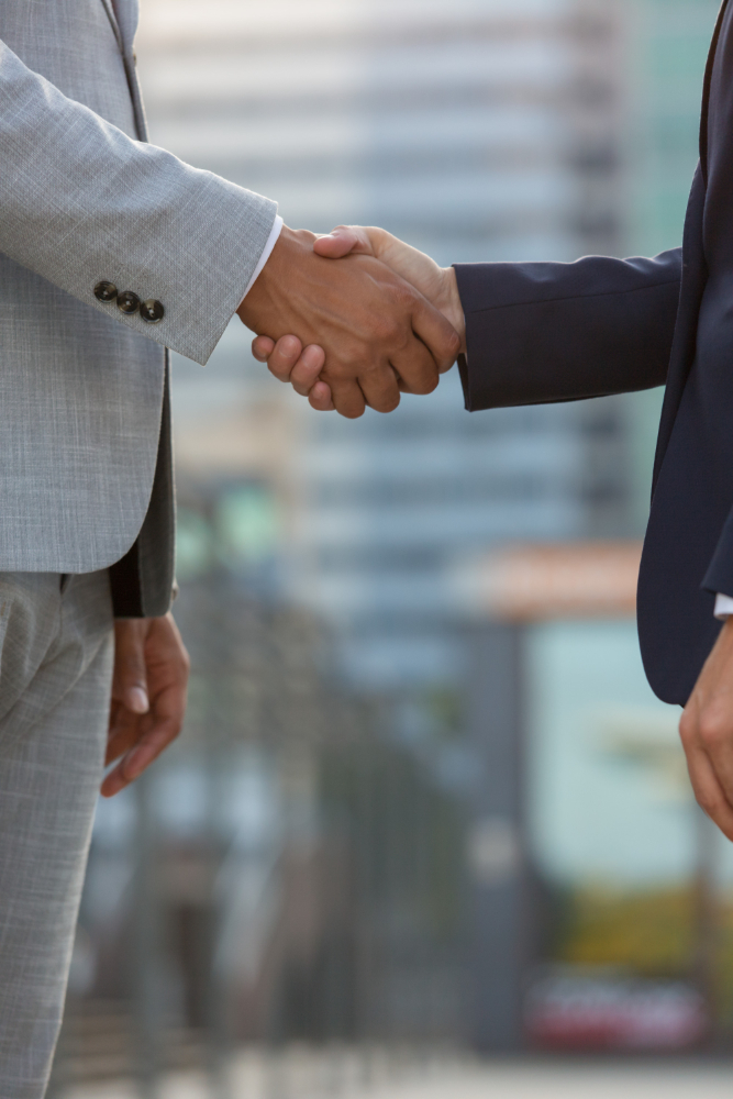businesspeople-standing-city-street-shaking-hands