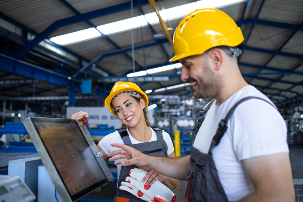 factory-worker-explaining